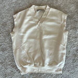 Essential v-neck sweatshirt